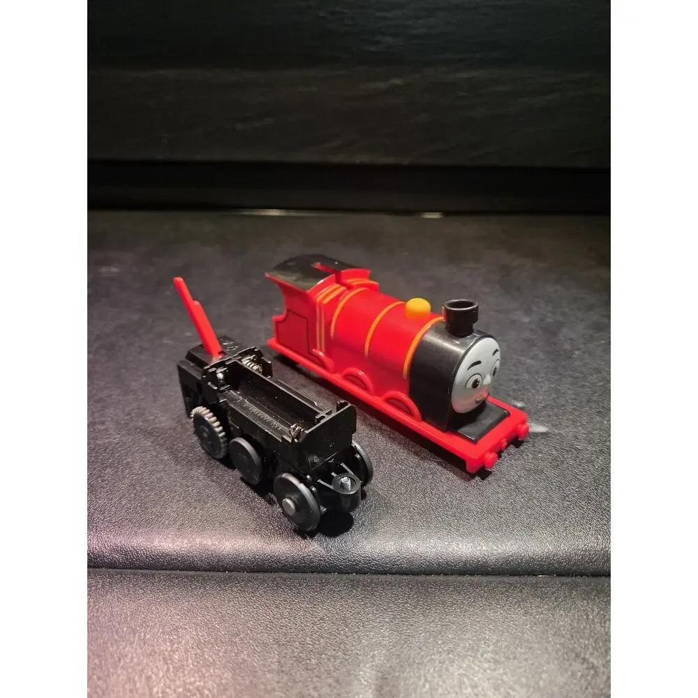 James - Thomas & Friends Trackmaster Battery Operated Motorised Railway Train